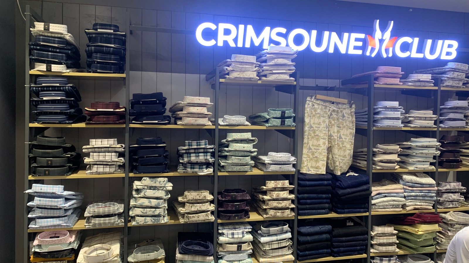 Official Crimsoune Club Showroom