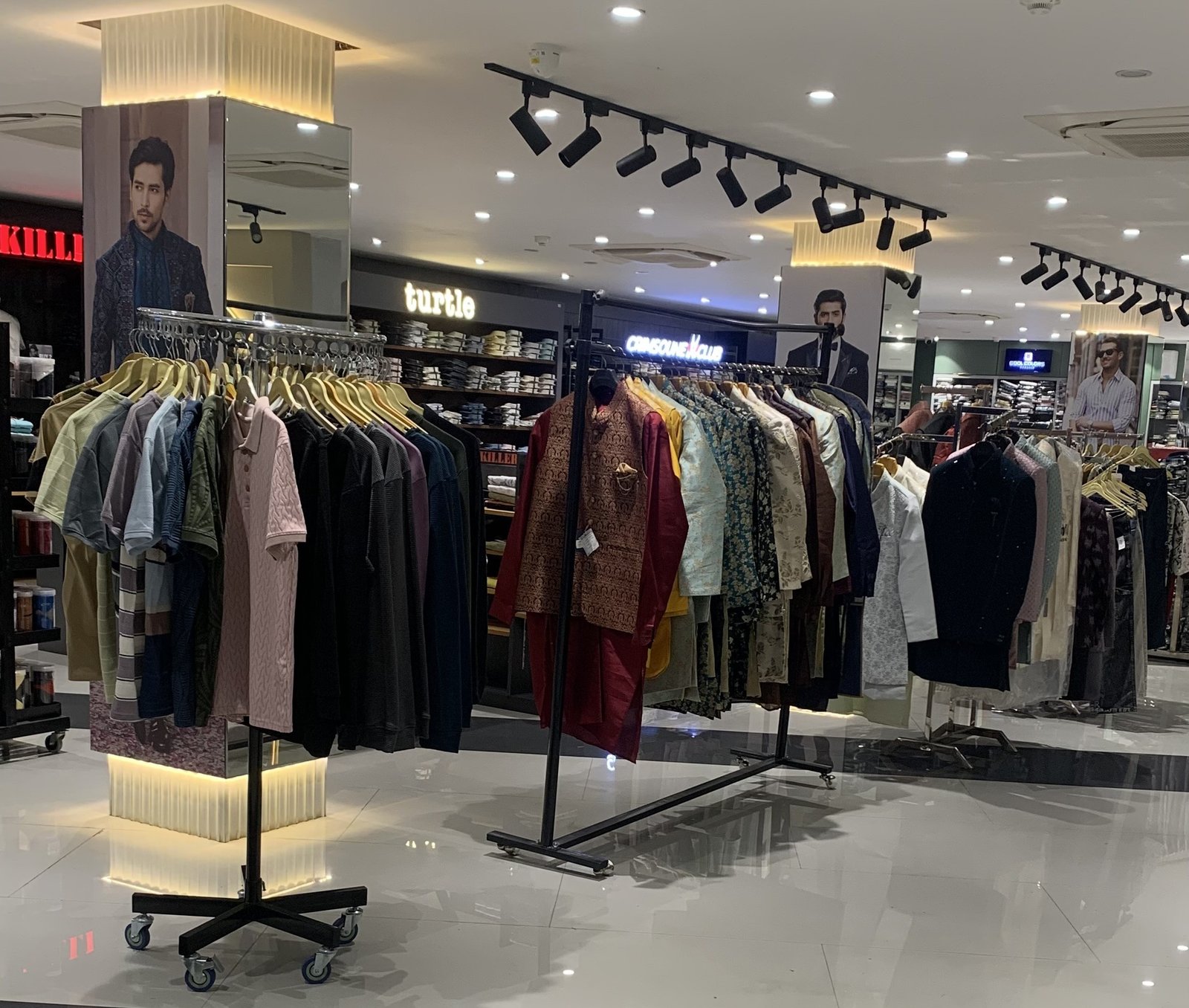 Central Brand Floor with Multiple Brand Displays
